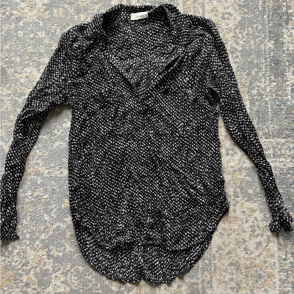 Bella Dahl black and white print long sleeve shirt